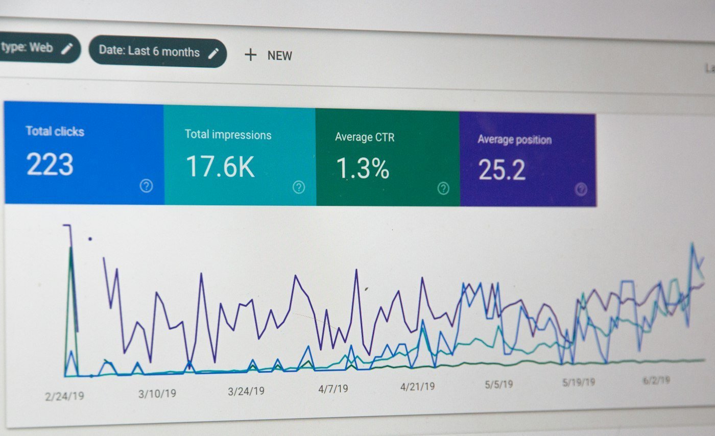 Estrategias de posicionamiento SEO y analítica web para destacar en Google.